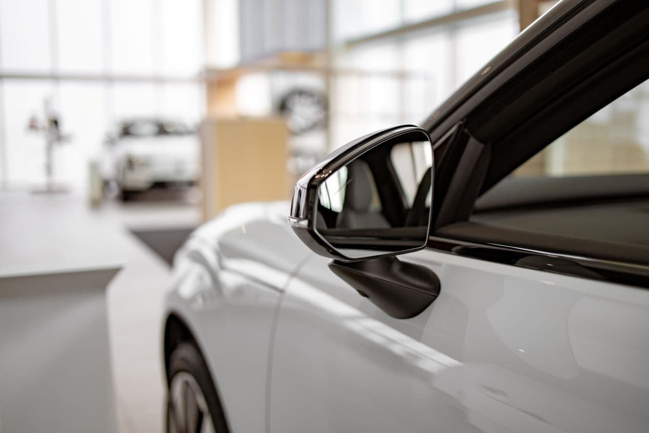 Financial lease auto in showroom